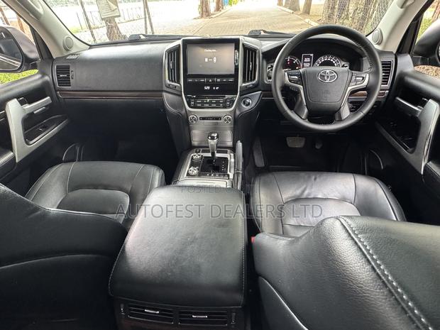 Toyota Land Cruiser 4.5 V8 VXR 2018 Gray