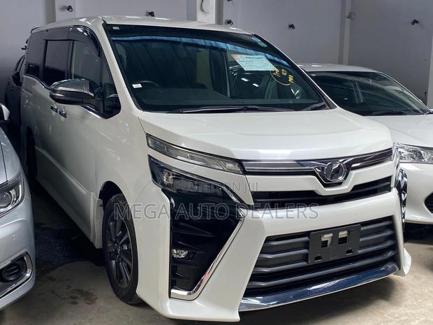 Toyota Voxy 2018 White