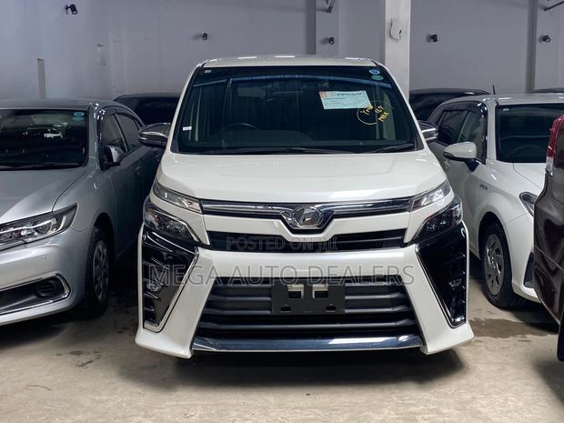 Toyota Voxy 2018 White