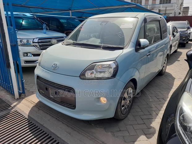 Toyota Porte 2018 Blue