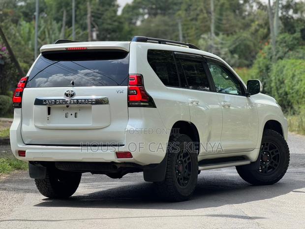 Toyota Land Cruiser Prado 2.8 2019 White