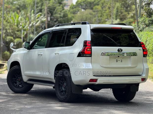 Toyota Land Cruiser Prado 2.8 2019 White