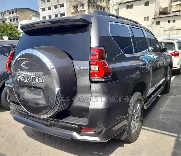 Toyota Land Cruiser Prado 2.8 2020 Gray