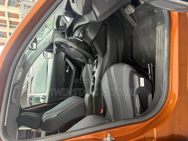 Peugeot 2008 1.2 PureTech (155 Hp) 2020 Orange