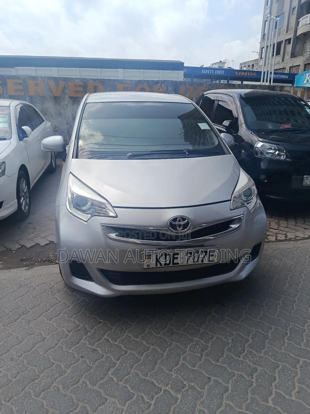 Toyota Ractis 1.5 FWD 2015 Silver