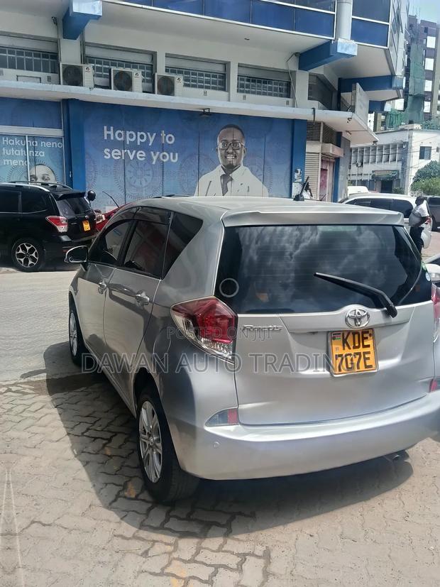 Toyota Ractis 1.5 FWD 2015 Silver