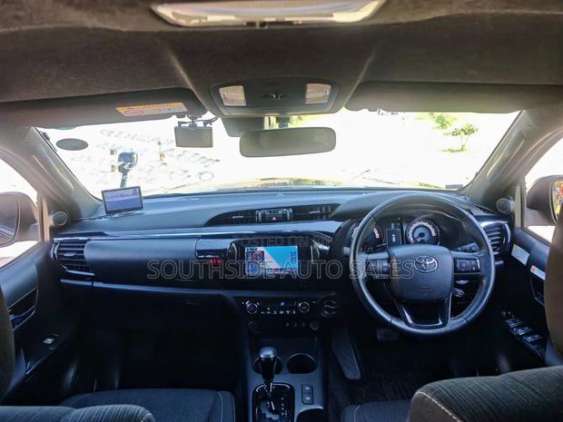 Toyota Hilux SR HI-Rider 2019 Black