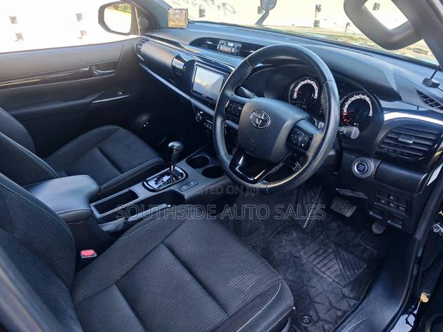 Toyota Hilux SR HI-Rider 2019 Black