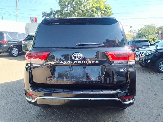 Toyota Land Cruiser 2022 Black