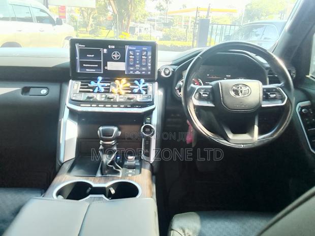 Toyota Land Cruiser 2022 Black
