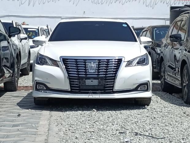 Toyota Crown 2018 White
