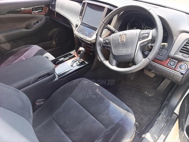 Toyota Crown 2018 White