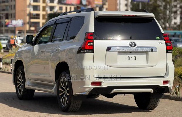 Toyota Land Cruiser Prado 2019 White
