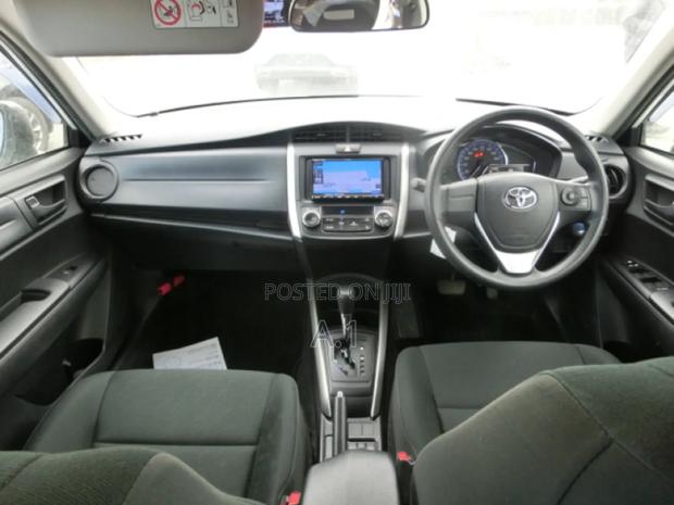 Toyota Corolla Fielder 1.5 Hybrid FWD 2018 Silver