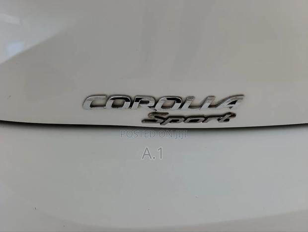 Toyota Corolla XSE (1.8L 4cyl 2A) 2019 White