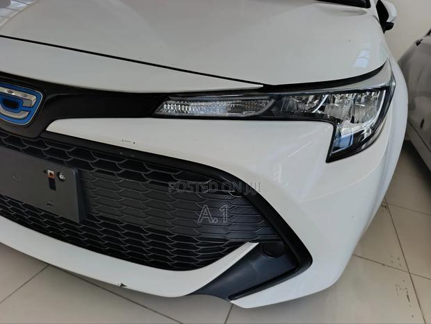 Toyota Corolla XSE (1.8L 4cyl 2A) 2019 White