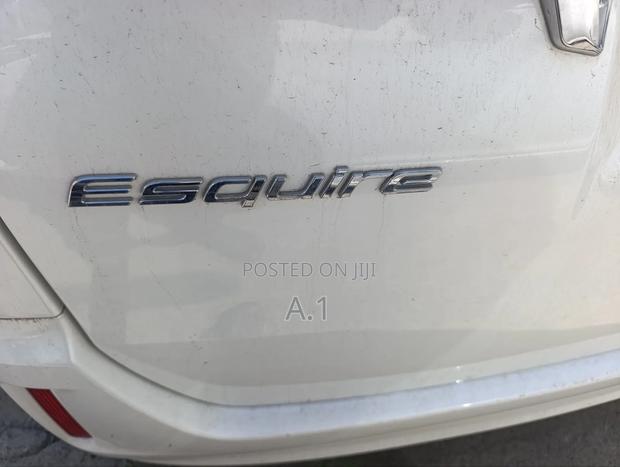 Toyota Esquire 2.0 FWD (7 seater) 2019 White