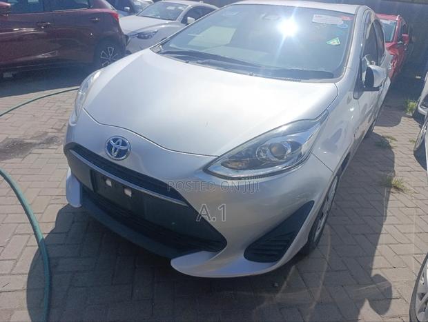 Toyota Aqua 2019 Silver