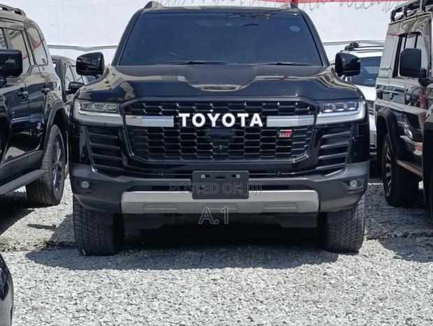 Toyota Land Cruiser LC300 2022 Black