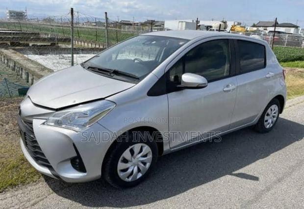 Toyota Vitz 1.0 FWD 5dr 2019 Silver