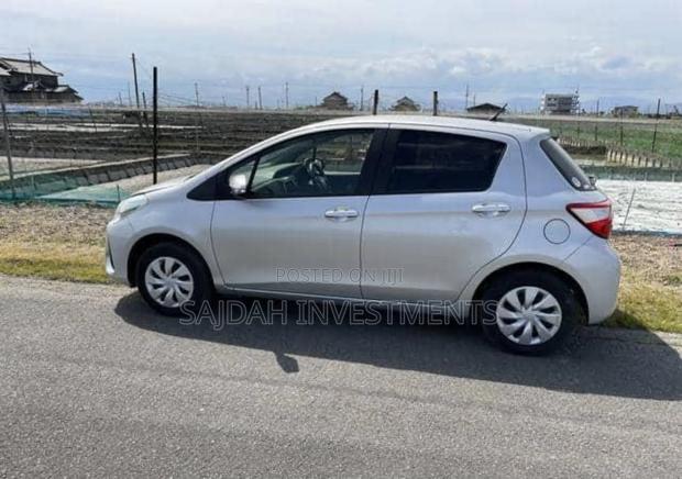Toyota Vitz 1.0 FWD 5dr 2019 Silver