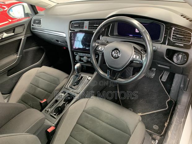 Volkswagen Golf TSI S FWD 2018 White