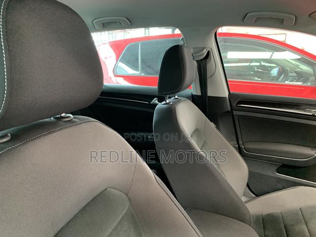 Volkswagen Golf TSI S FWD 2018 White