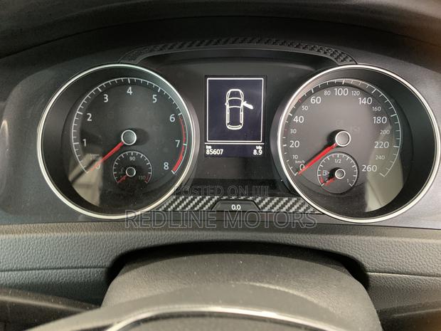 Volkswagen Golf TSI SE FWD 2018 Off white