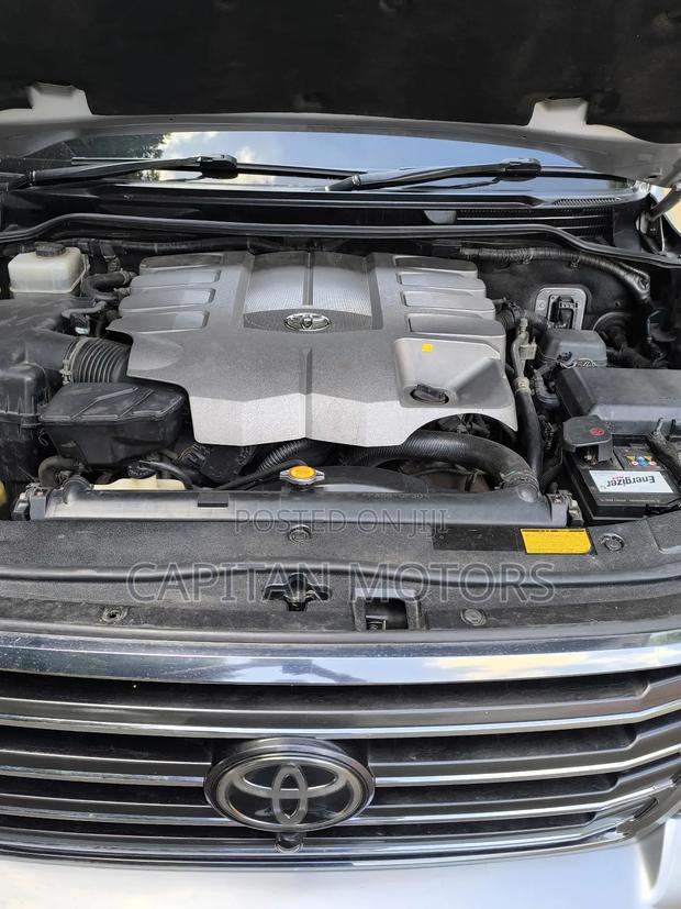 Toyota Land Cruiser 4.6 V8 AX G Selection 2010 Silver