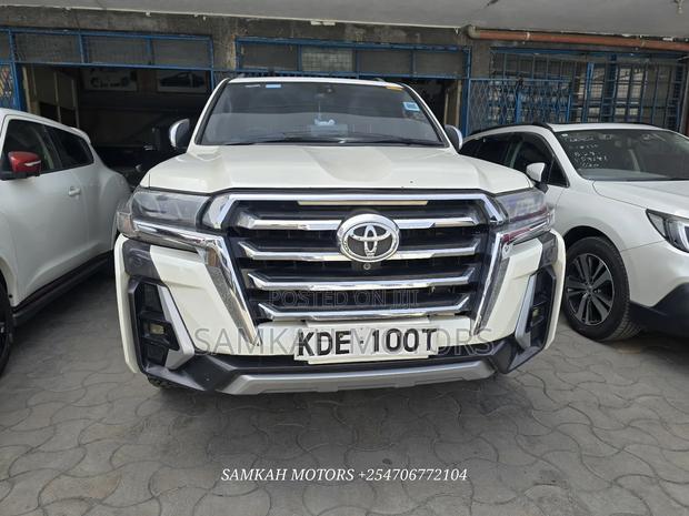 Toyota Land Cruiser 2015 White
