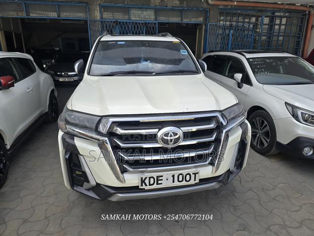 Toyota Land Cruiser 2015 White