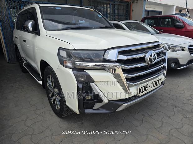 Toyota Land Cruiser 2015 White