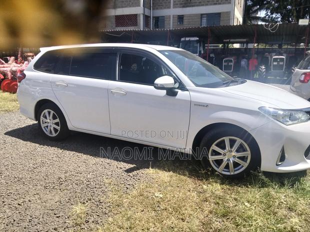 Toyota Corolla Fielder 1.5 Hybrid FWD 2018 White