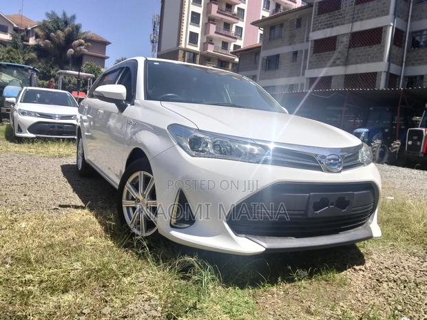 Toyota Corolla Fielder 1.5 Hybrid FWD 2018 White