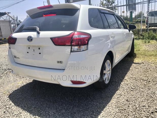 Toyota Corolla Fielder 1.5 Hybrid FWD 2018 White
