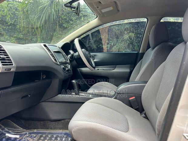 Nissan Wingroad 2014 Silver