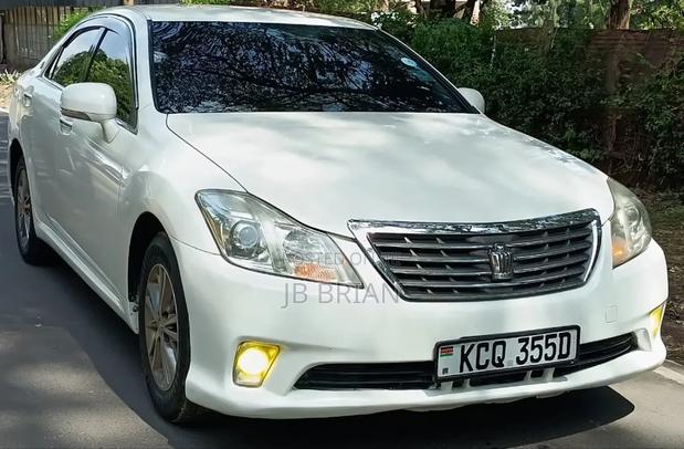 Toyota Crown 2011 White