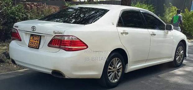 Toyota Crown 2011 White