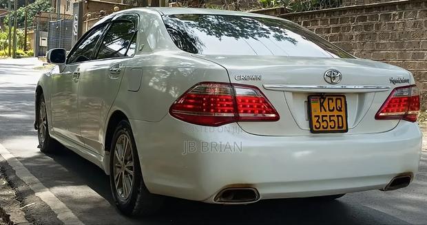 Toyota Crown 2011 White