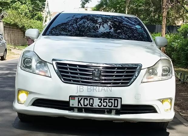 Toyota Crown 2011 White