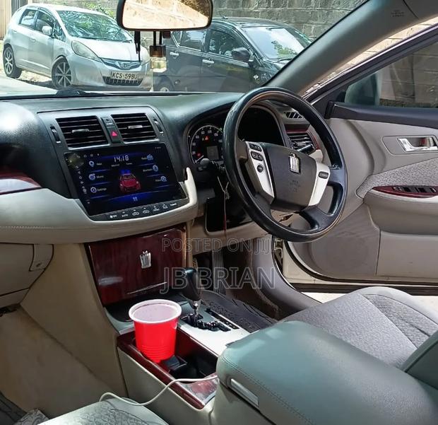 Toyota Crown 2011 White
