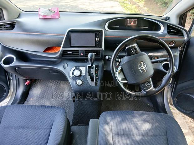 Toyota Sienta 1.5 FWD (6-seater) 2016 Silver