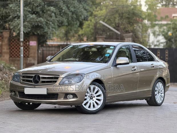 Mercedes-Benz C200 2007 Gold
