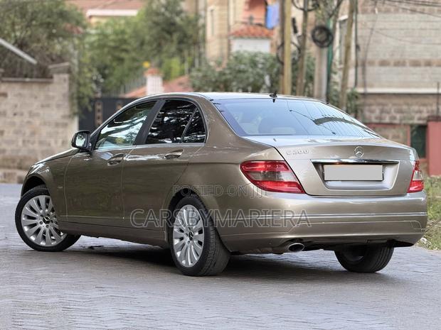 Mercedes-Benz C200 2007 Gold