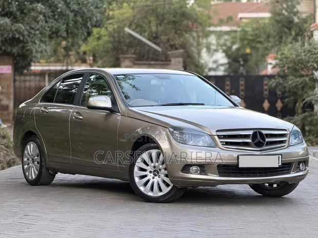 Mercedes-Benz C200 2007 Gold