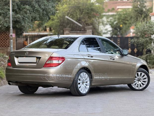 Mercedes-Benz C200 2007 Gold