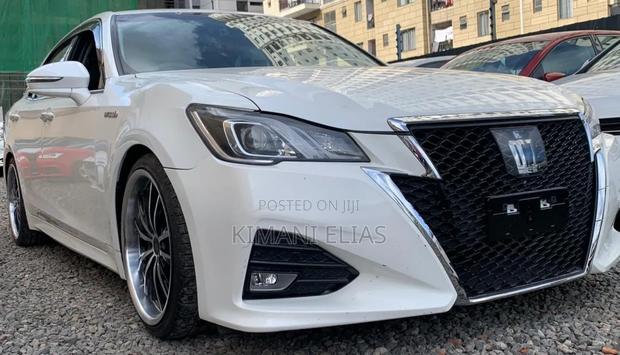 Toyota Crown 2017 White