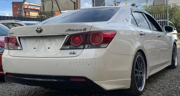 Toyota Crown 2017 White