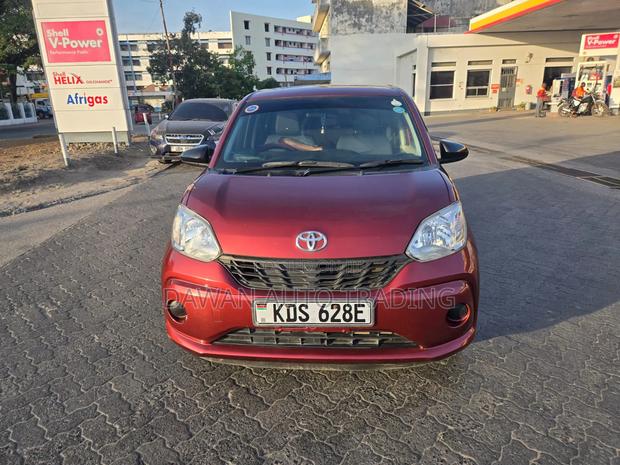 Toyota Passo 2018 Red