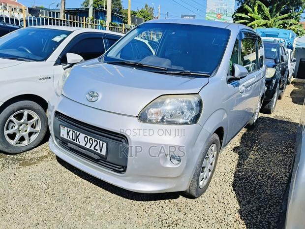 Toyota Porte 1.3 FWD 2015 Silver
